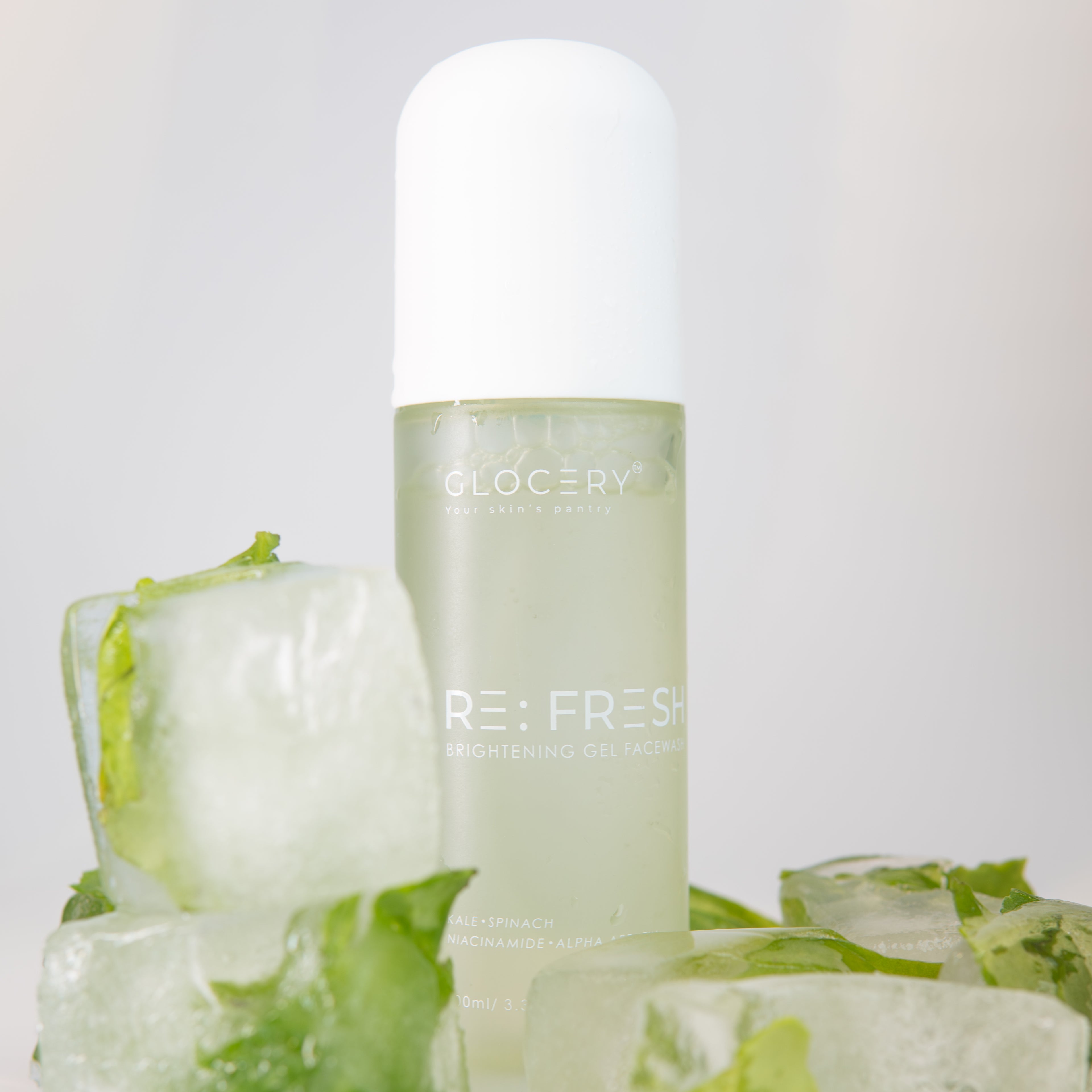 Kale, spinach, niacinamide and alpha arbutin face wash ingredients.